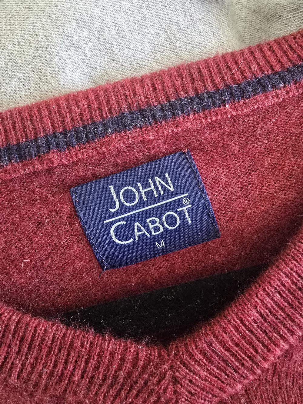 John Cabot Men's Deep Heather Red V-Neck Sweater.  Size M.